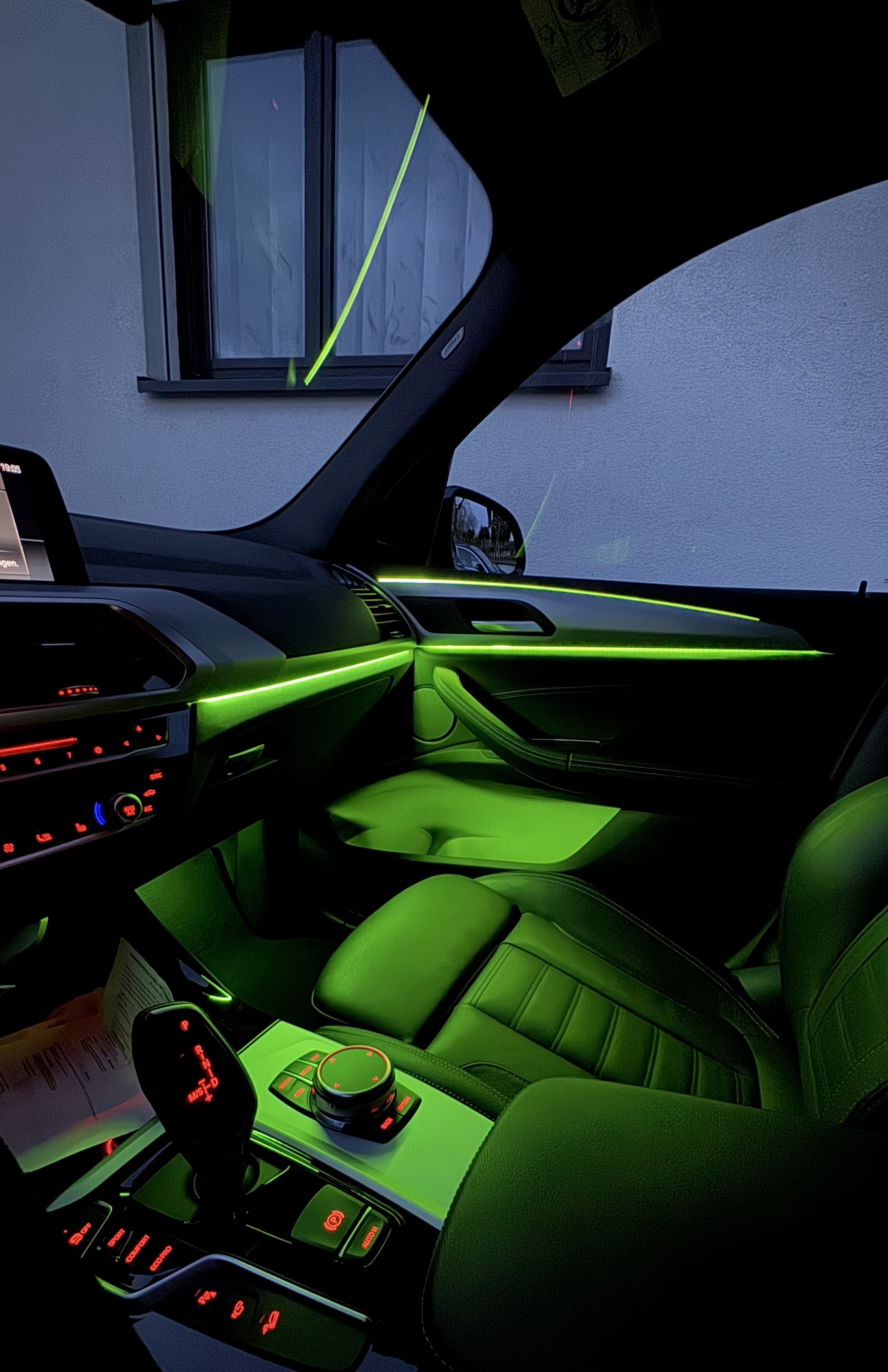 BMW G01 Ambientebeleuchtung Armaturenbrett und Tür Neongrün